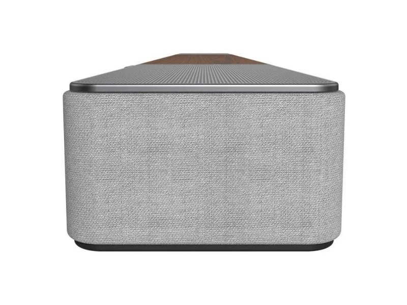 Klipsch Flexus Core 200 Walnut объёмный дизайн &mdash; тканевая обивка корпуса и деревянная верхняя панель