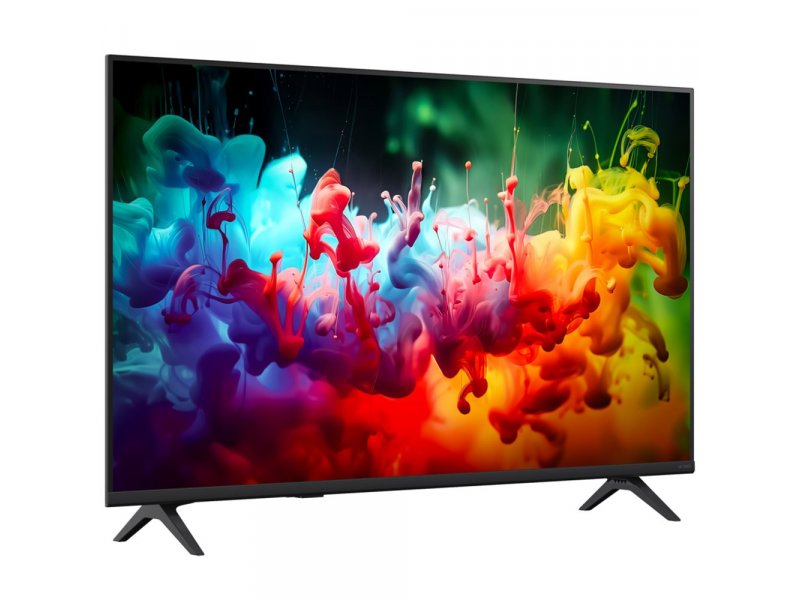 LG 43QNED70B6C — вид под углом 45 градусов, тонкий корпус и дизайн подставки