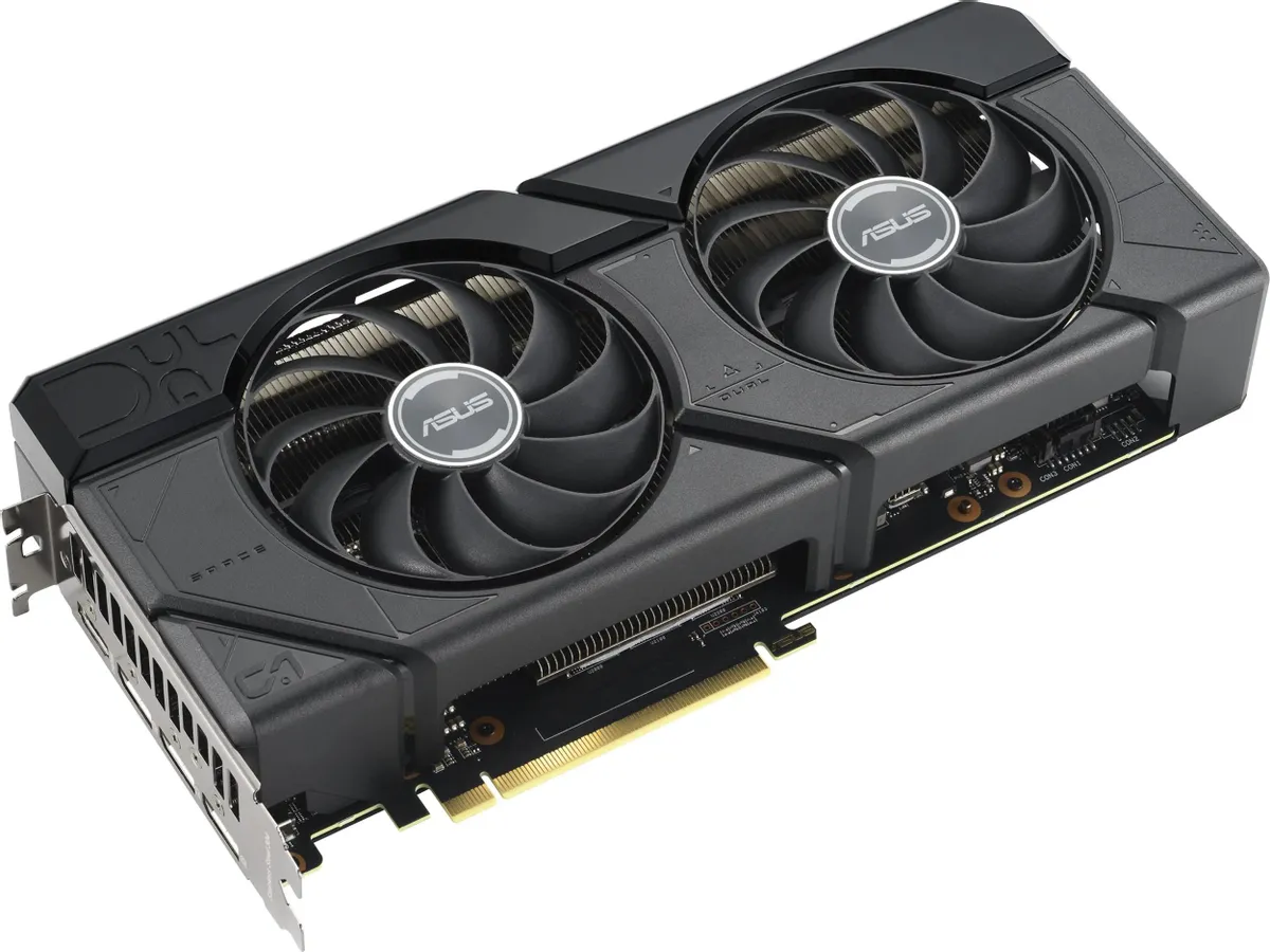 ASUS Radeon RX 7800 XT боковой вид — порты DisplayPort, HDMI и кронштейн крепления