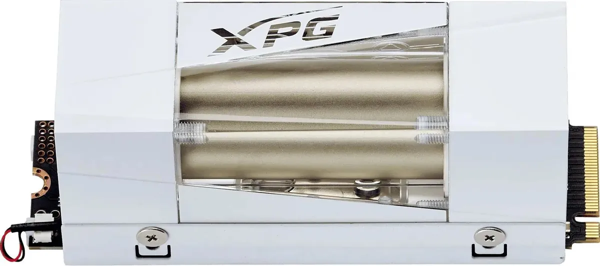 ADATA XPG Mars 980 Strom 2 ТБ — гибридная система охлаждения, металлические трубки и электронные компоненты
