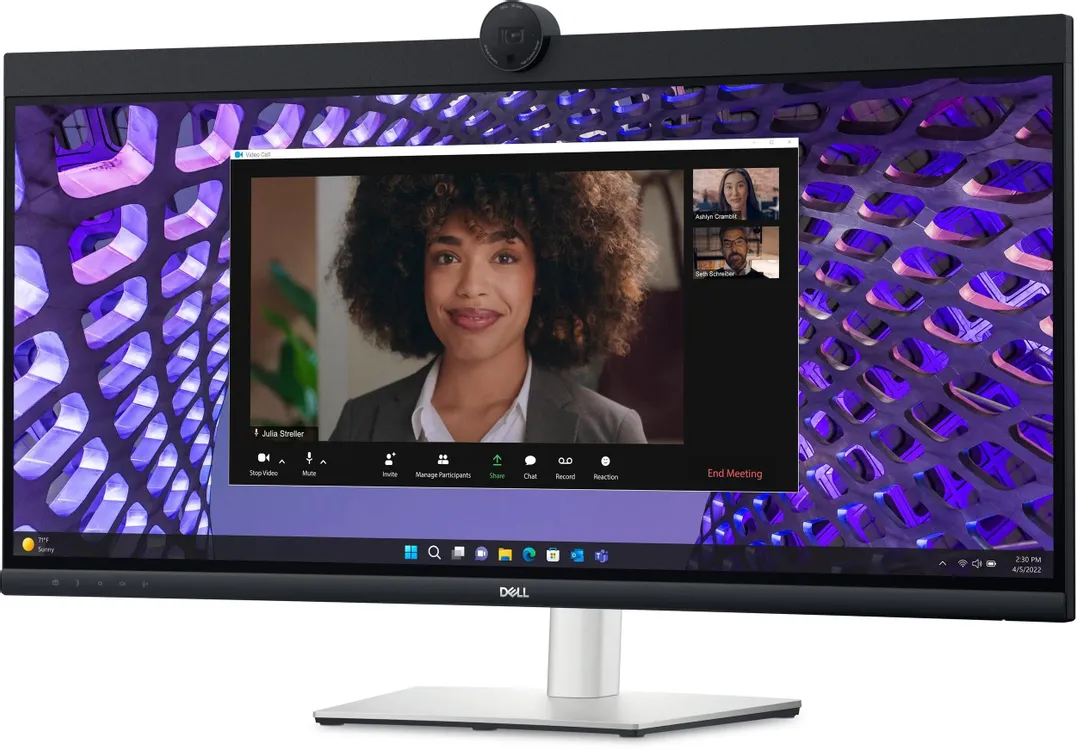 Dell P3424WEB вид под углом — демонстрация IPS-панели и встроенной веб-камеры при видеоконференции