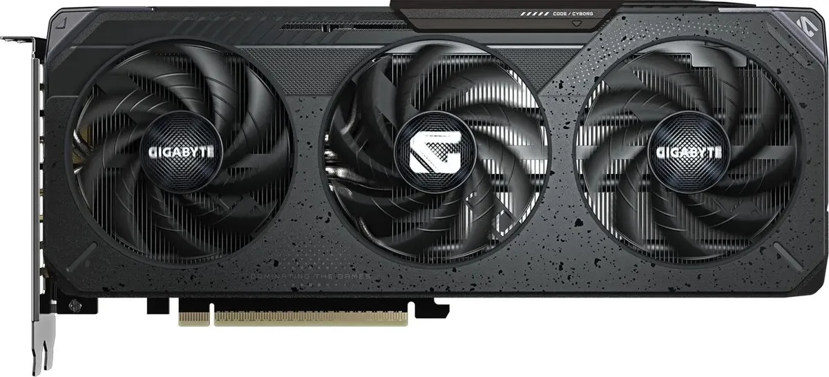 Gigabyte RTX 5060 GAMING OC — фронтальный вид с тремя вентиляторами и текстурированным корпусом