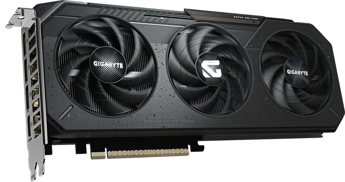 Gigabyte RTX 5060 GAMING OC — боковой вид с портами HDMI 2.1b и DisplayPort 2.1b