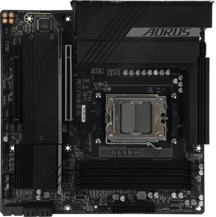 GIGABYTE B650M AORUS ELITE общий вид сверху — процессорный сокет AM5, слоты DDR5 и разъёмы питания